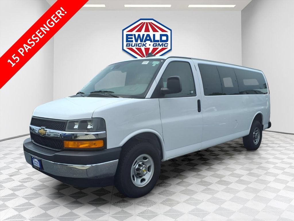 2024 Chevrolet Express Passenger 3500 1LT